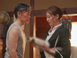 Em đồng nghiệp có vẻ ngoan nhưng khi say xỉn lại trở nên dâm như vậy