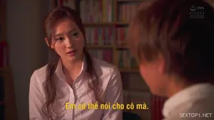 Gặp ca sĩ trên đường thanh niên dùng tiền để được xem vú